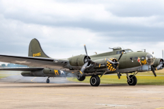 Boeing B-17G 'Flying Fortress' "Sally B"