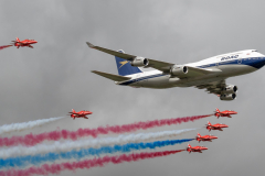 Boeing 747-436 (in BOAC colors) with The Red Arrows